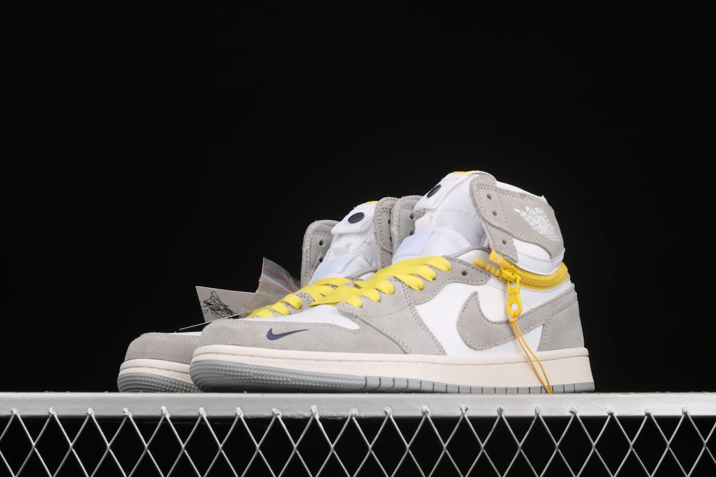All categories Air Jordan Jordan series basketball shoes Air Jordan 1 High Z version Air Jordan 1 Switch "Light Smoke Grey" Smoke gray zipper J1 Joe 1 high-top cultural basketball shoes CW6576-100